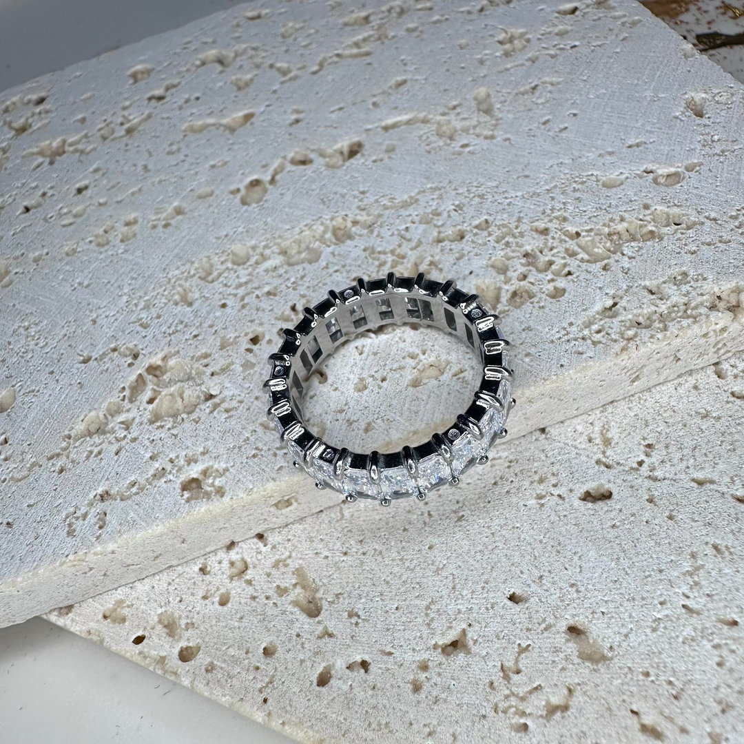 Ring "Estrella" aus Titan mit Zirkonia