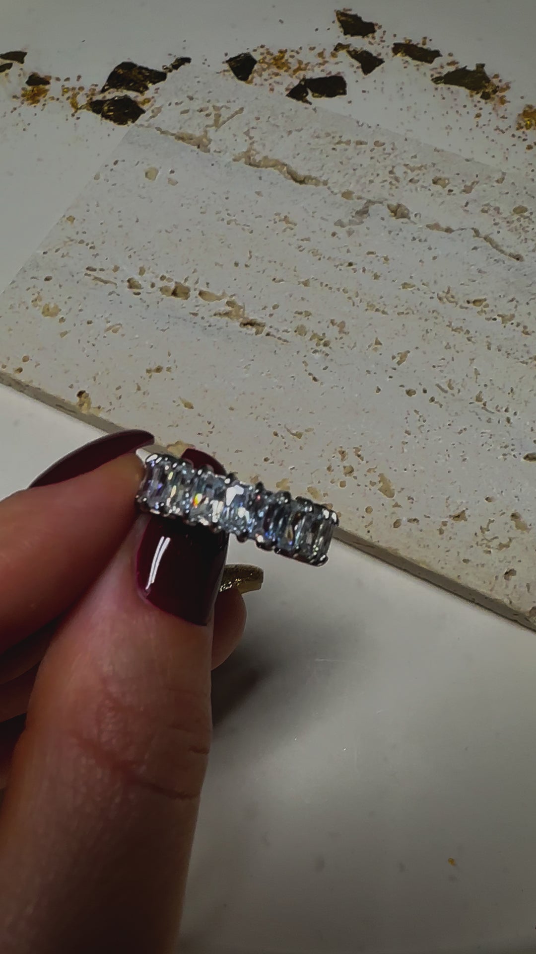Ring "Estrella" aus Titan mit Zirkonia