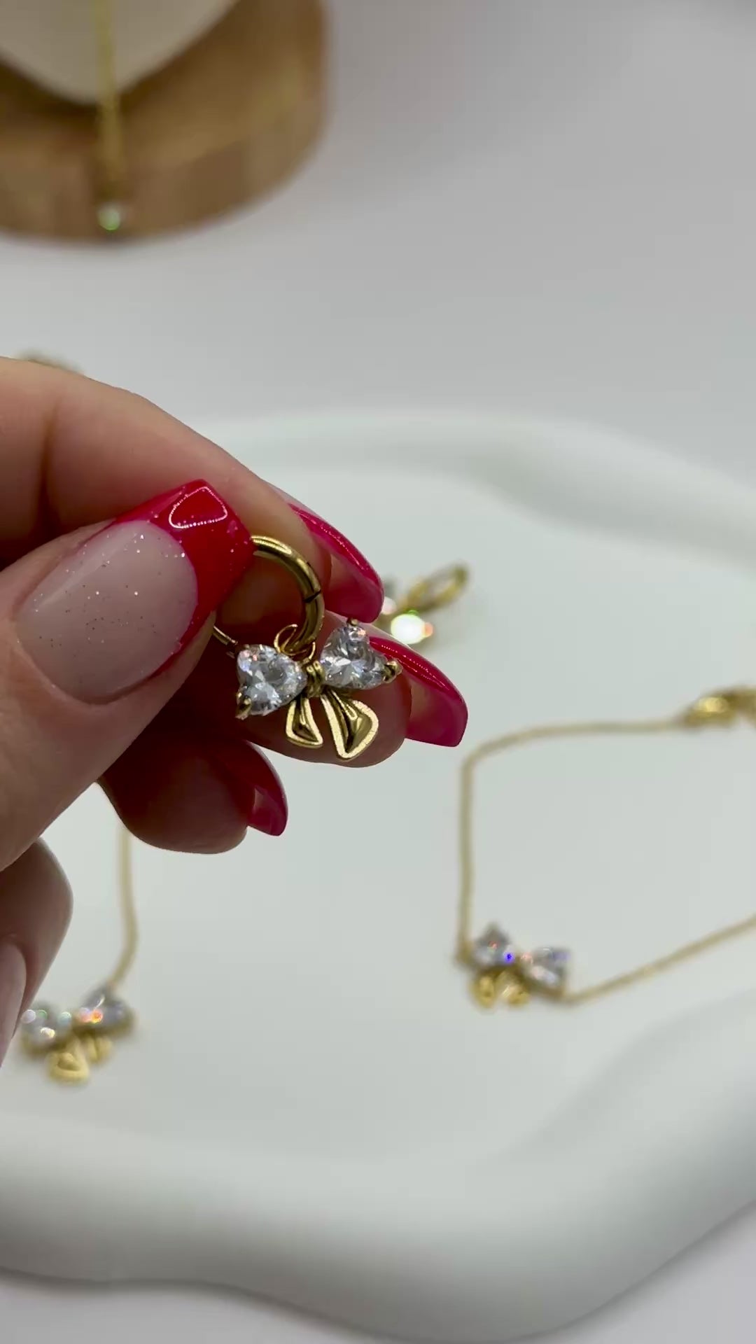 Hoop-Ohrringe "Bowtie" aus Edelstahl