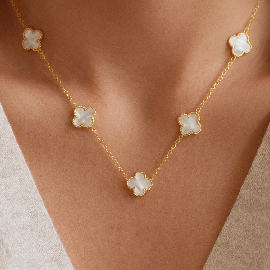 18kt vergoldete Kette "5 white Clovers" aus Edelstahl