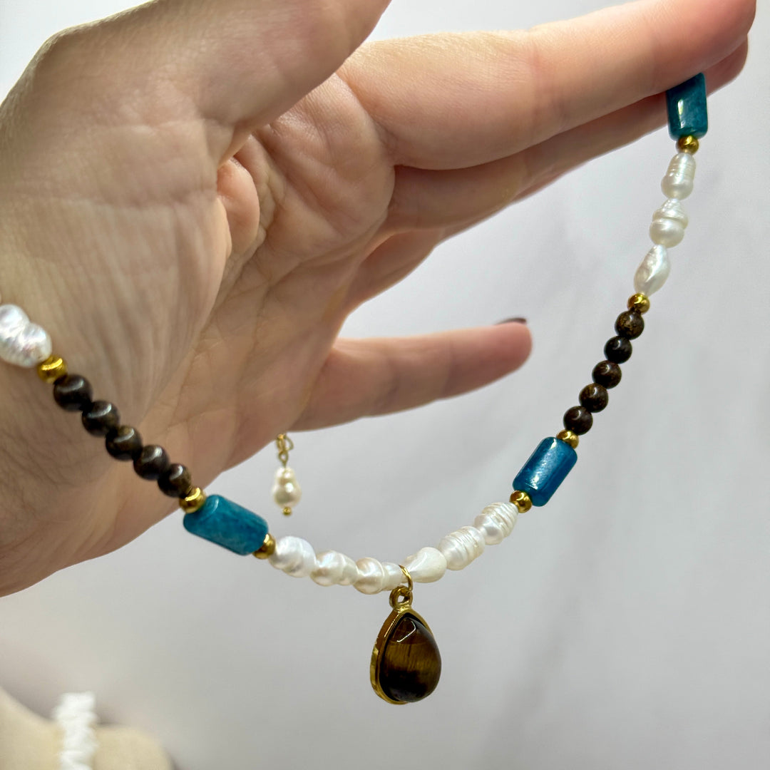 Collier aus Natursteinen und Süßwasserperlen