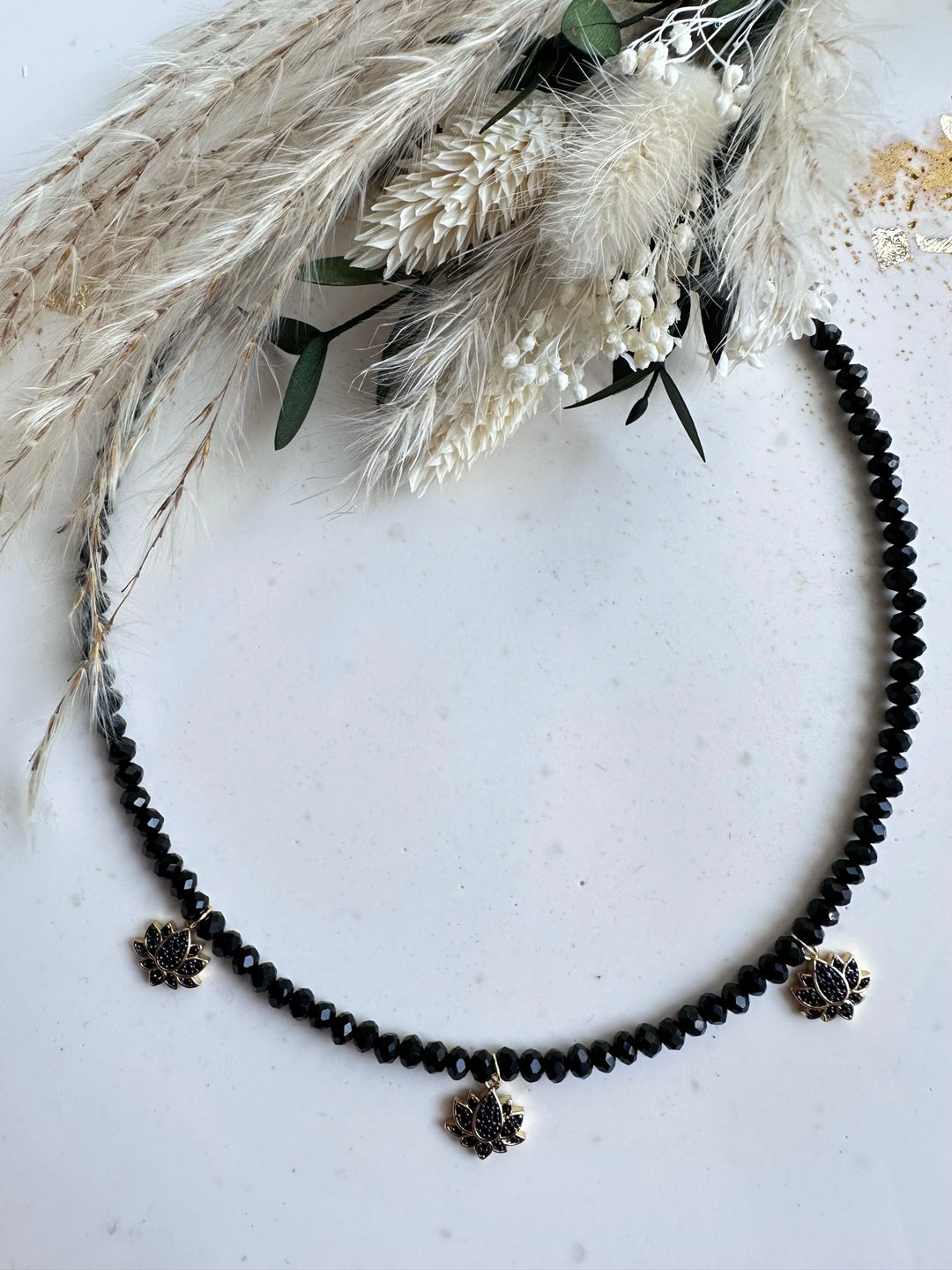 Choker aus schwarzen Glasperlen