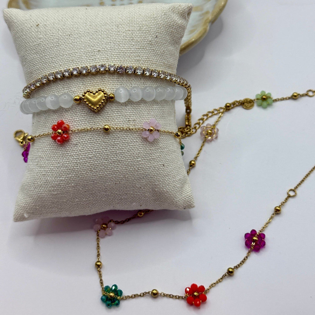 Zarte Kette mit bunten Blumenperlen