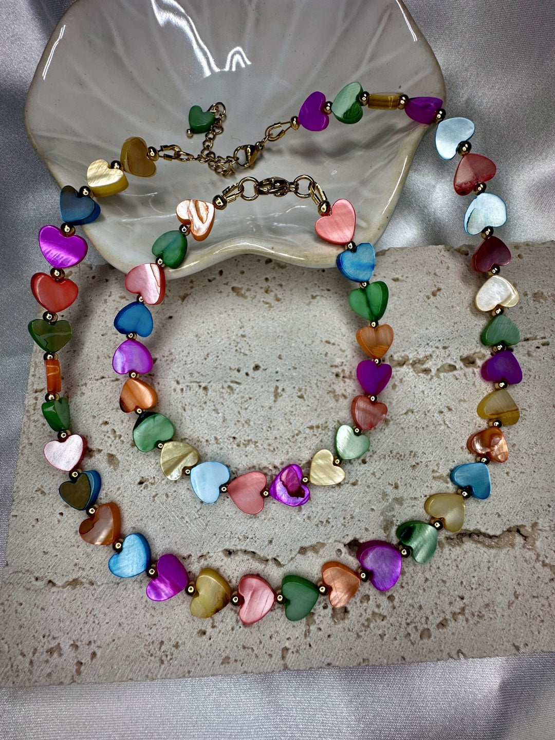 Schmuckset aus bunten Herzen